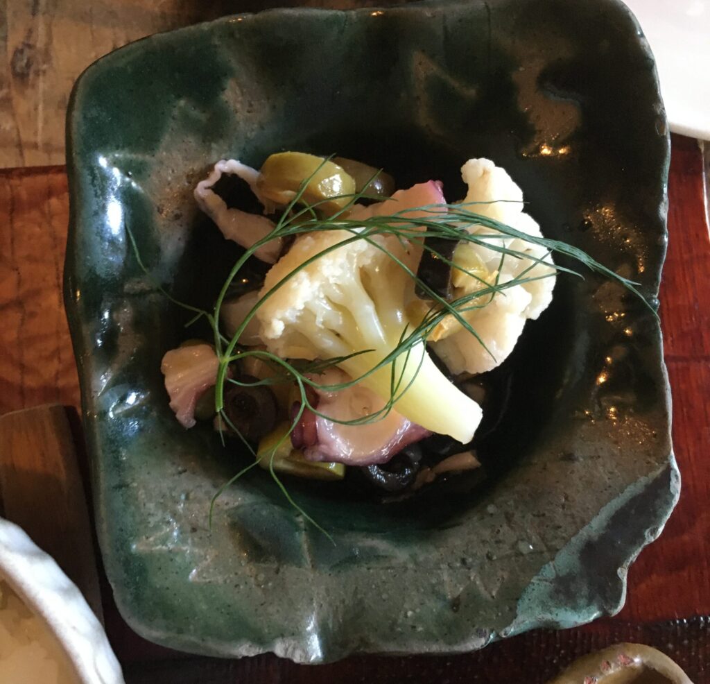タコとカリフラワーとオリーブのマリネ