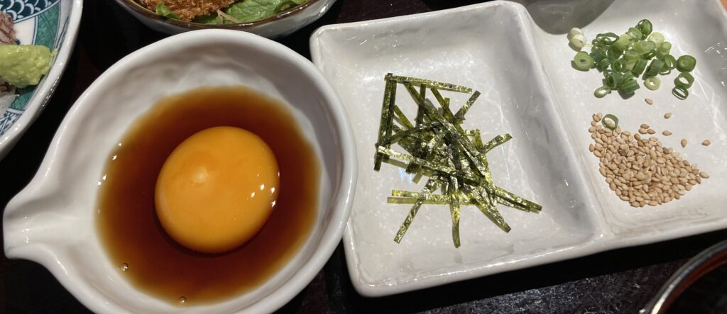 特製のタレ、きざみ海苔、薬味