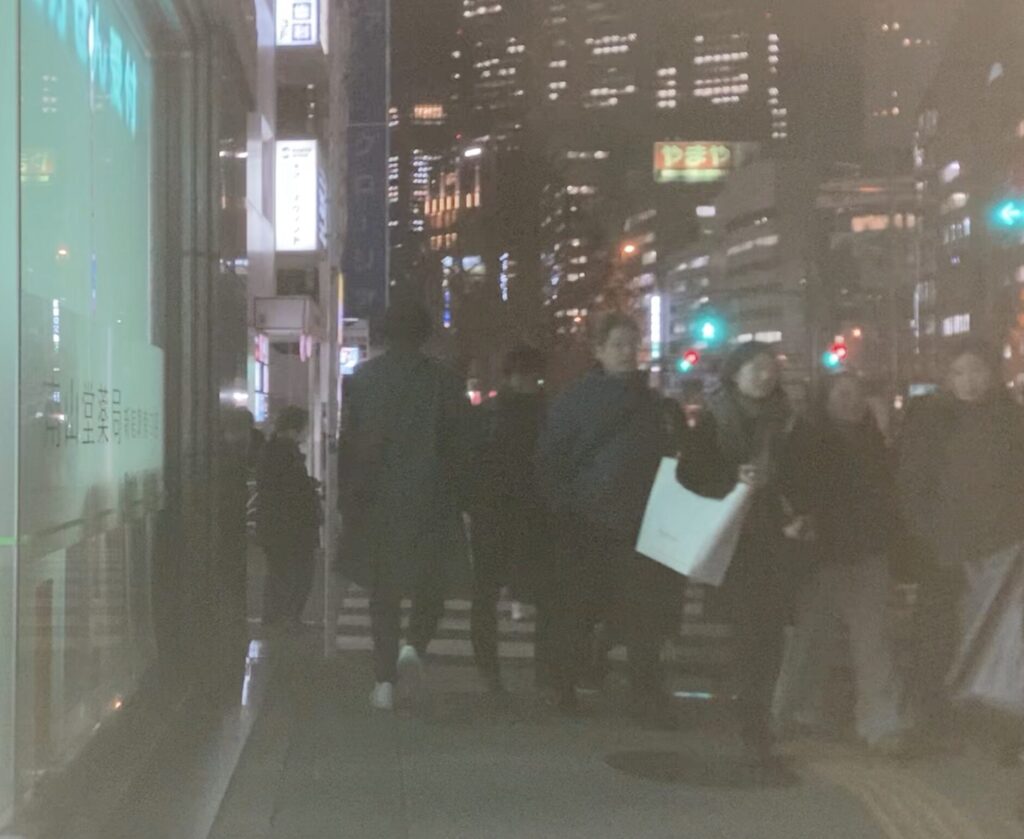 賑やかな甲州街道