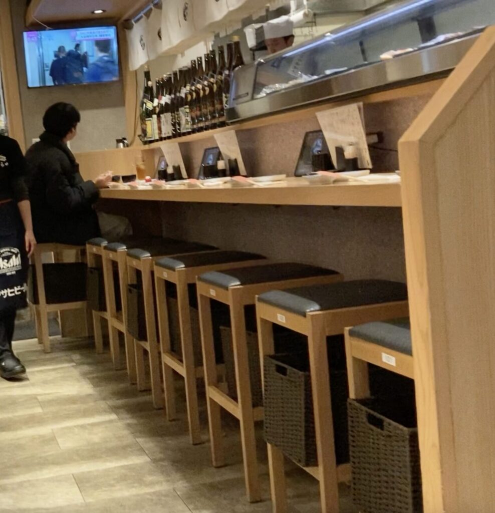 すし酒場くらやカウンター席