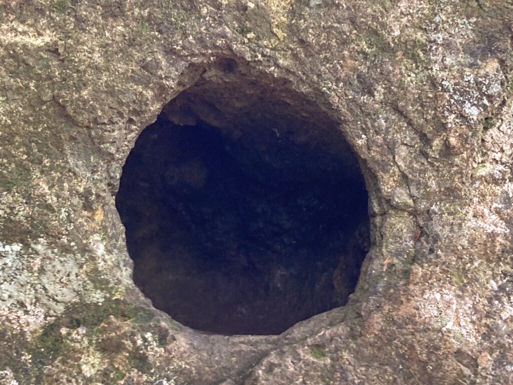 １５丁目　天狗の鼻突き岩