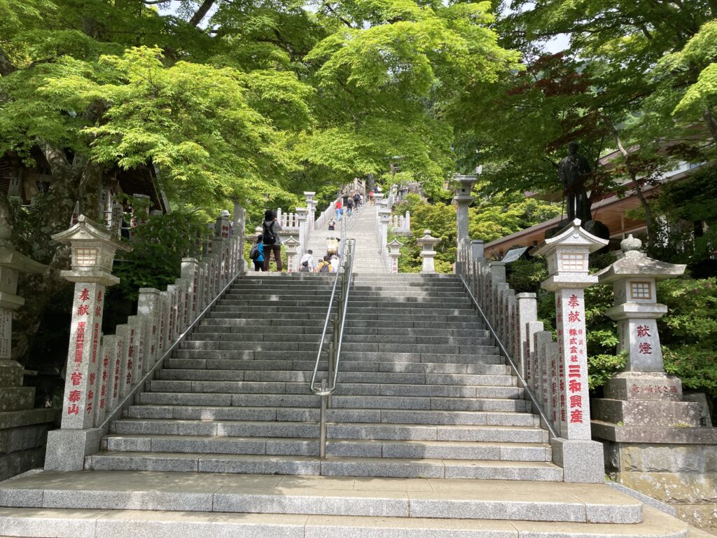 阿夫利神社への階段