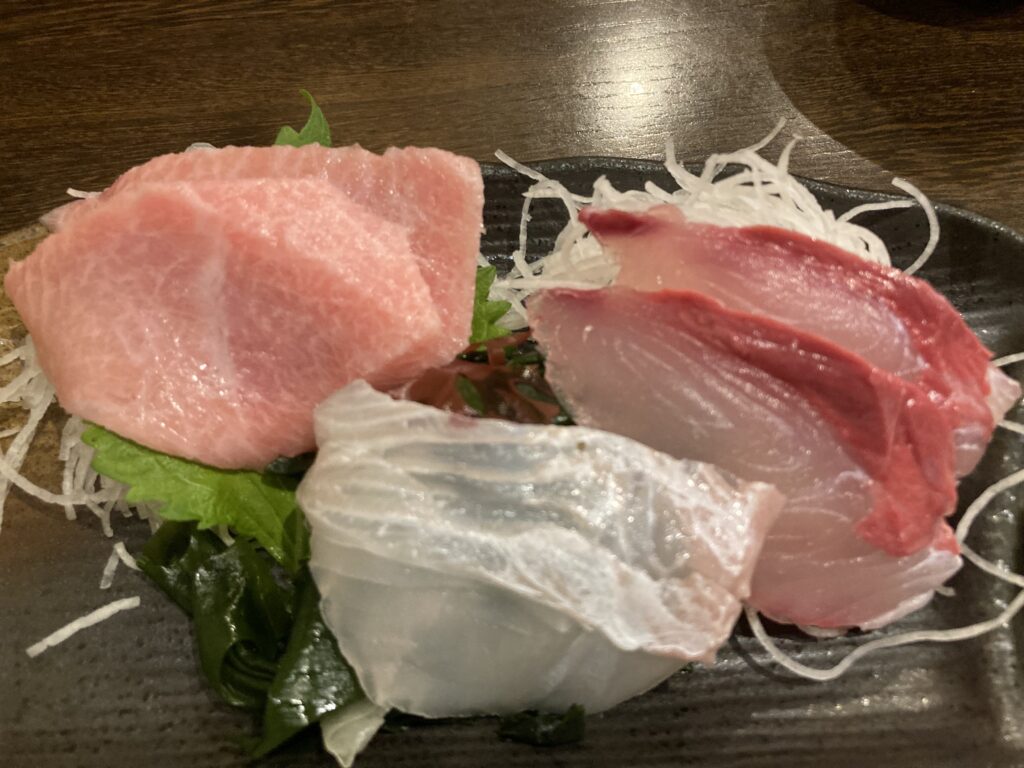 刺身1人前 トロ カンパチ 平目 (税込1430円)